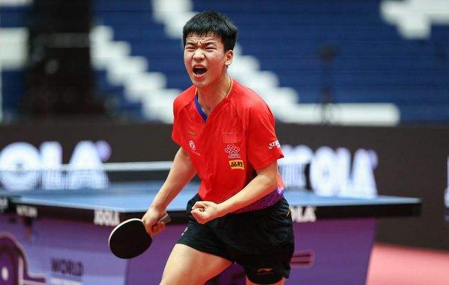 足球界的两 足球界的两